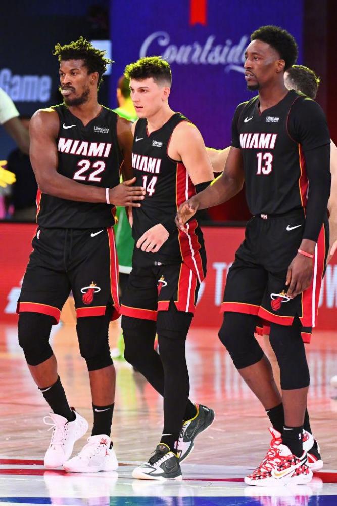 一群球迷在 一群球迷在